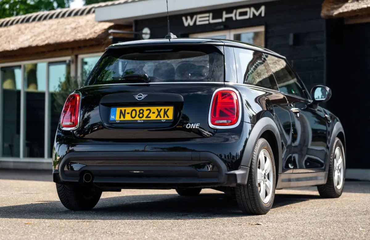 1.5 One Essential I NAP I Navigatie I Climate I Cruise I Dealeronderhouden I 1e Eigenaar I BTW Auto