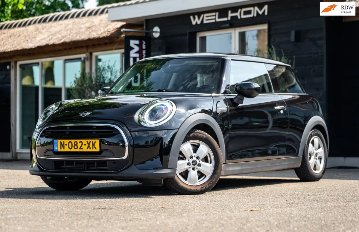 1.5 One Essential I NAP I Navigatie I Climate I Cruise I Dealeronderhouden I 1e Eigenaar I BTW Auto
