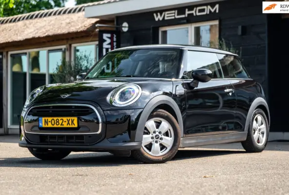 1.5 One Essential I NAP I Navigatie I Climate I Cruise I Dealeronderhouden I 1e Eigenaar I BTW Auto