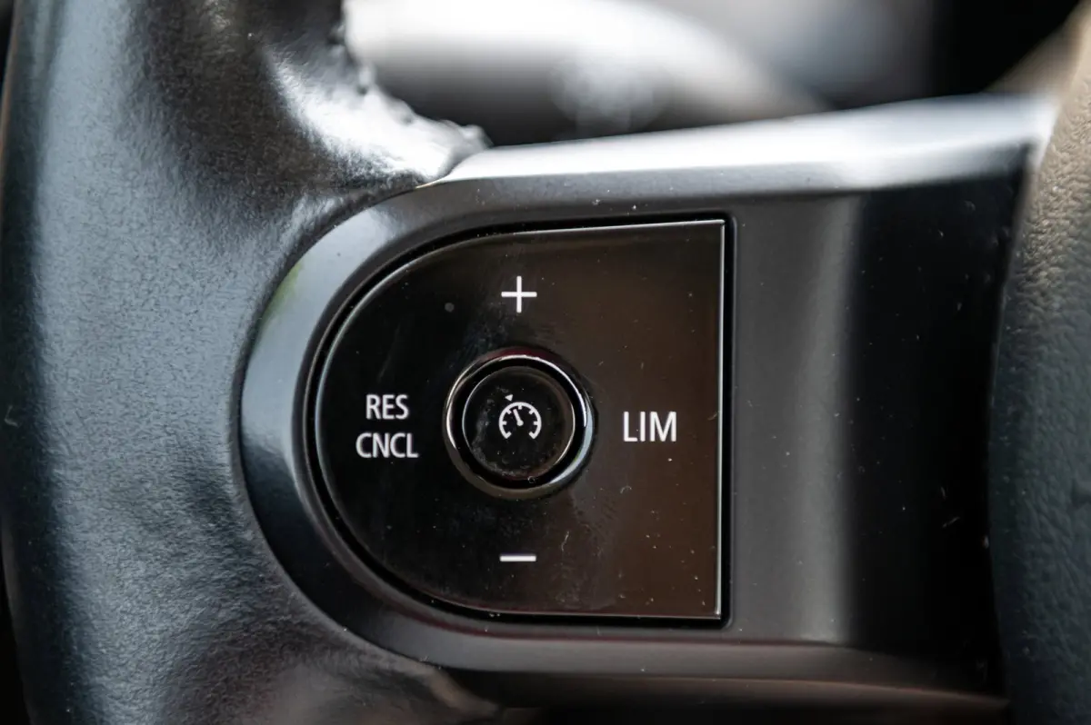 1.5 One Essential I NAP I Navigatie I Climate I Cruise I Dealeronderhouden I 1e Eigenaar I BTW Auto