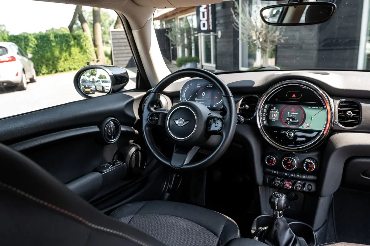 1.5 One Essential I NAP I Navigatie I Climate I Cruise I Dealeronderhouden I 1e Eigenaar I BTW Auto
