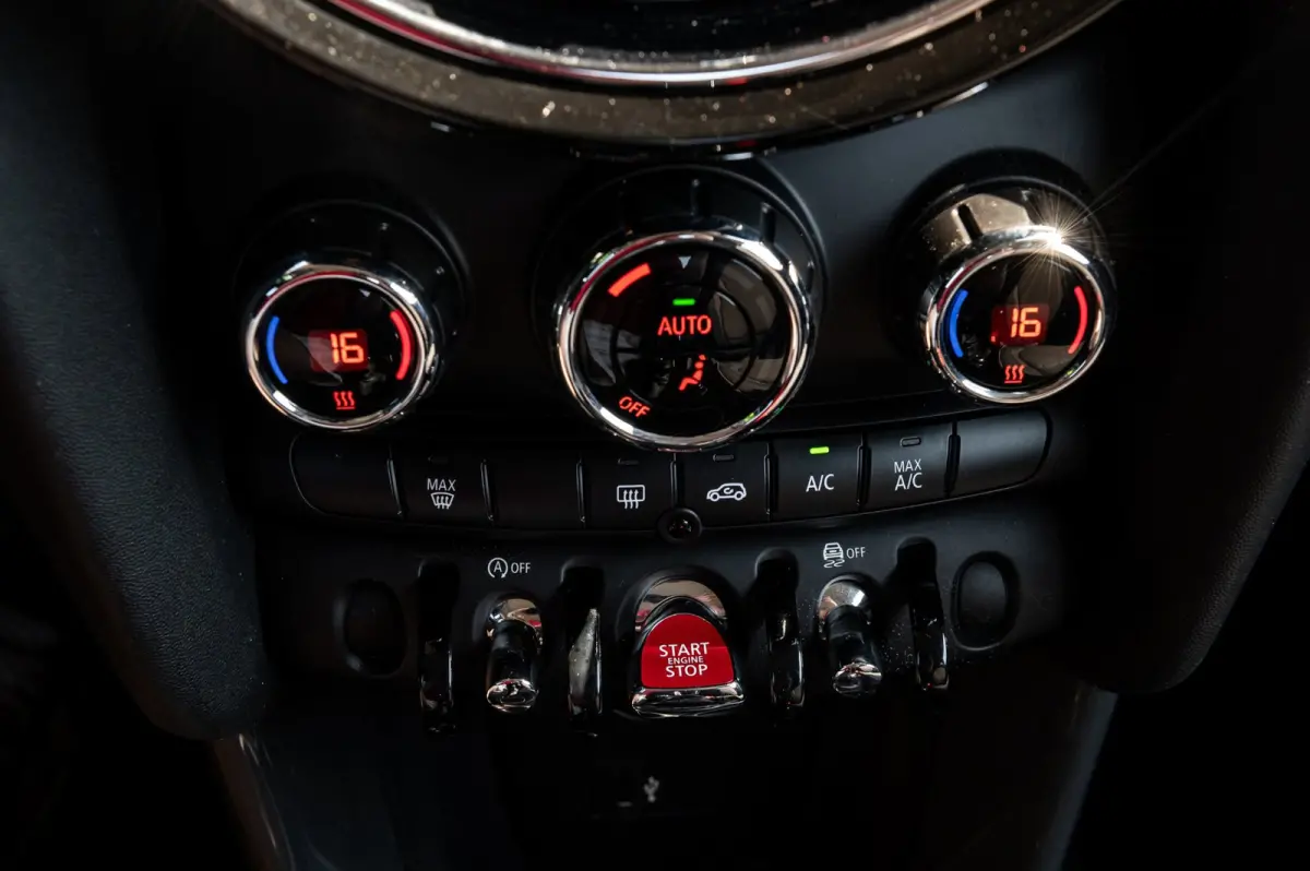 1.5 One Essential I NAP I Navigatie I Climate I Cruise I Dealeronderhouden I 1e Eigenaar I BTW Auto