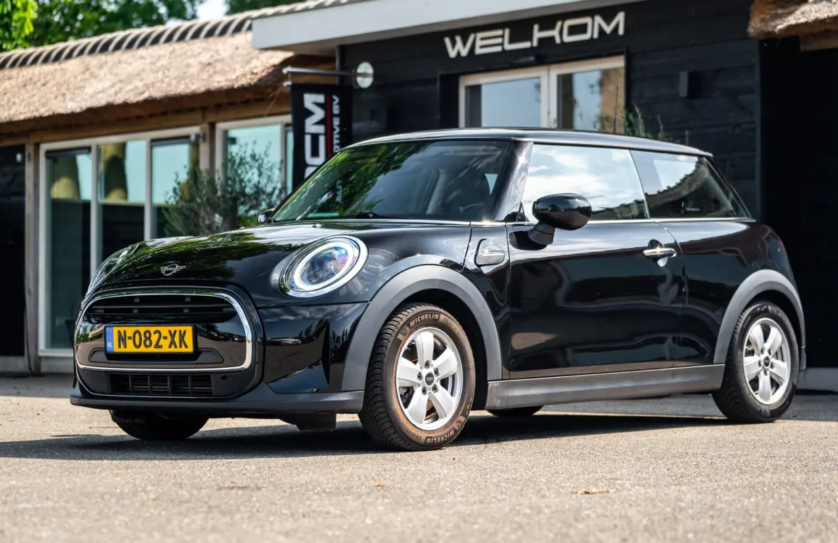 1.5 One Essential I NAP I Navigatie I Climate I Cruise I Dealeronderhouden I 1e Eigenaar I BTW Auto
