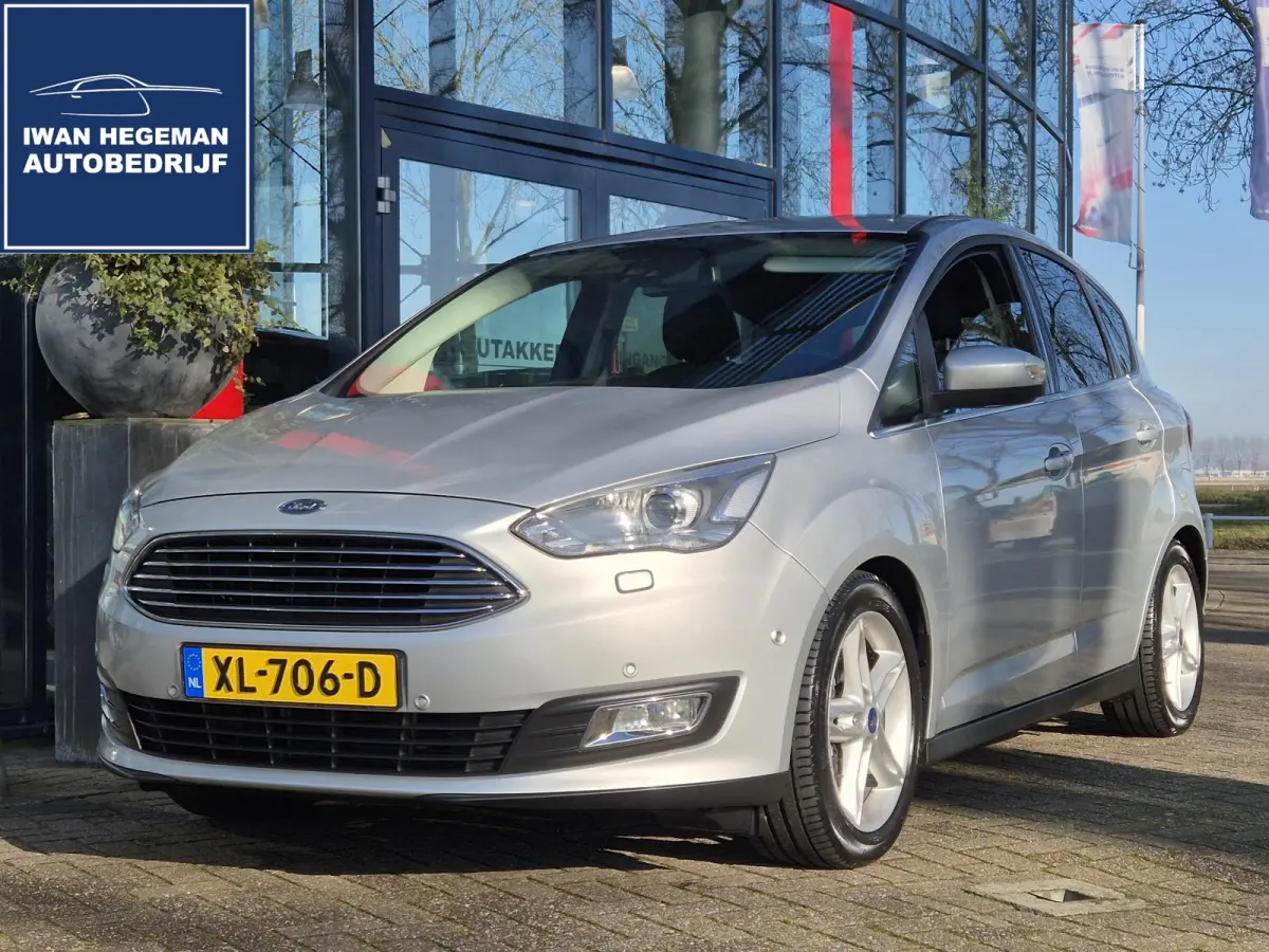 1.0 Titanium 125PK | Navigatie | Parkeersensoren + Camera | Stuur + Stoelverwarming | 17 inch | Climate Control