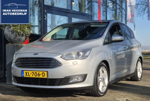 1.0 Titanium 125PK | Navigatie | Parkeersensoren + Camera | Stuur + Stoelverwarming | 17 inch | Climate Control