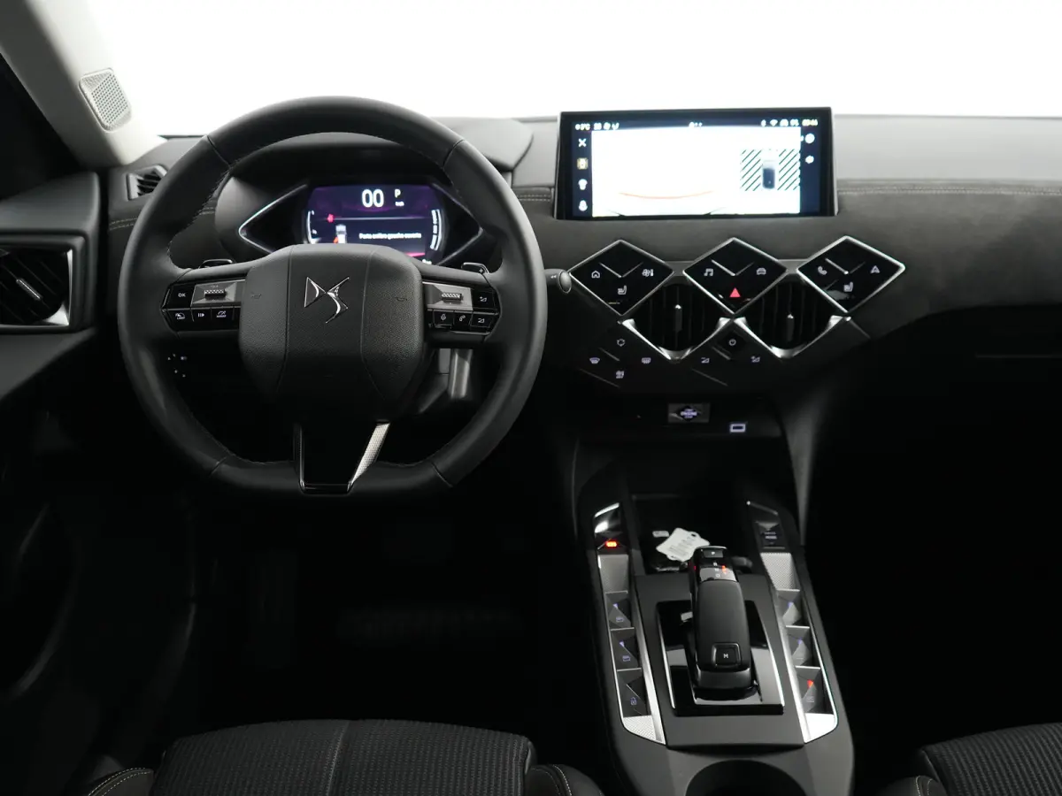 Performance Line | 17" lichtmetalen velgen DUBLIN | DS Iris Navigatie System | Draadloze Apple CarPlay™, Android Auto®