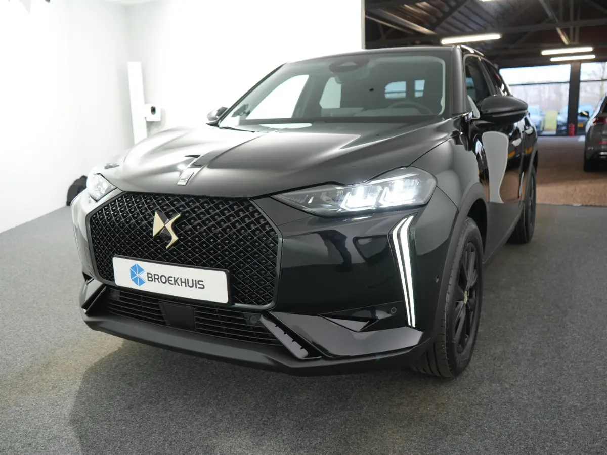Performance Line | 17" lichtmetalen velgen DUBLIN | DS Iris Navigatie System | Draadloze Apple CarPlay™, Android Auto®