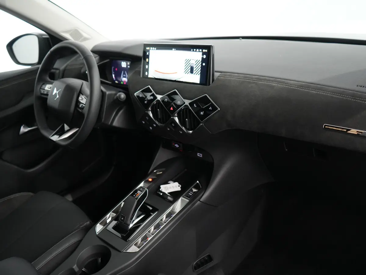 Performance Line | 17" lichtmetalen velgen DUBLIN | DS Iris Navigatie System | Draadloze Apple CarPlay™, Android Auto®