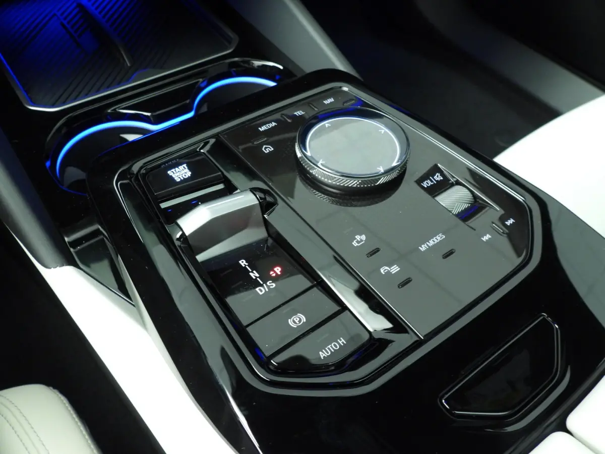 520i M Sportpakket Pro | Innovation Pack | Travel Pack | High Executive | Iconic Glow | Harman Kardon | Panoramadak | Trekhaak | Showroom Selection