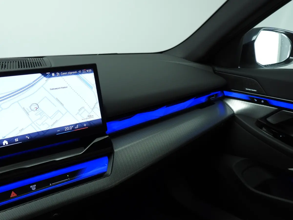 520i M Sportpakket Pro | Innovation Pack | Travel Pack | High Executive | Iconic Glow | Harman Kardon | Panoramadak | Trekhaak | Showroom Selection