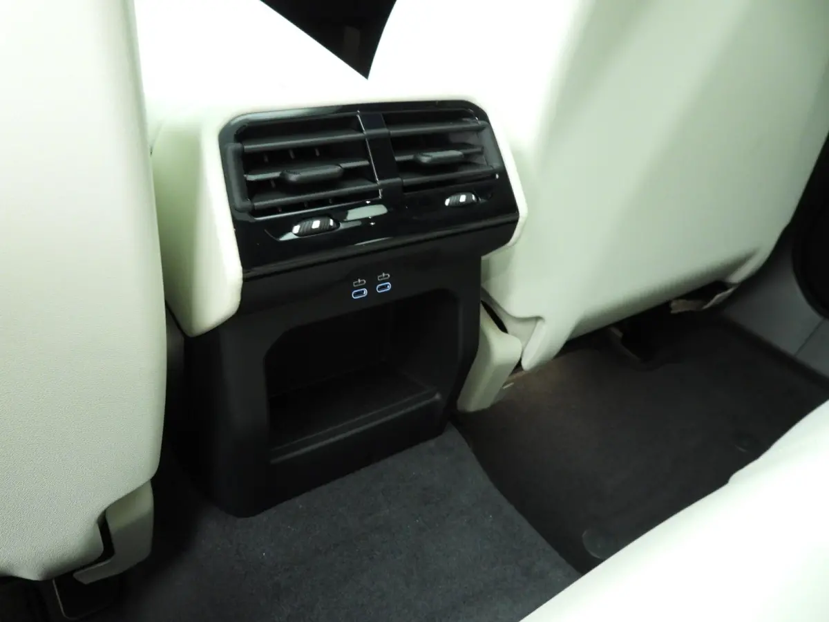 520i M Sportpakket Pro | Innovation Pack | Travel Pack | High Executive | Iconic Glow | Harman Kardon | Panoramadak | Trekhaak | Showroom Selection