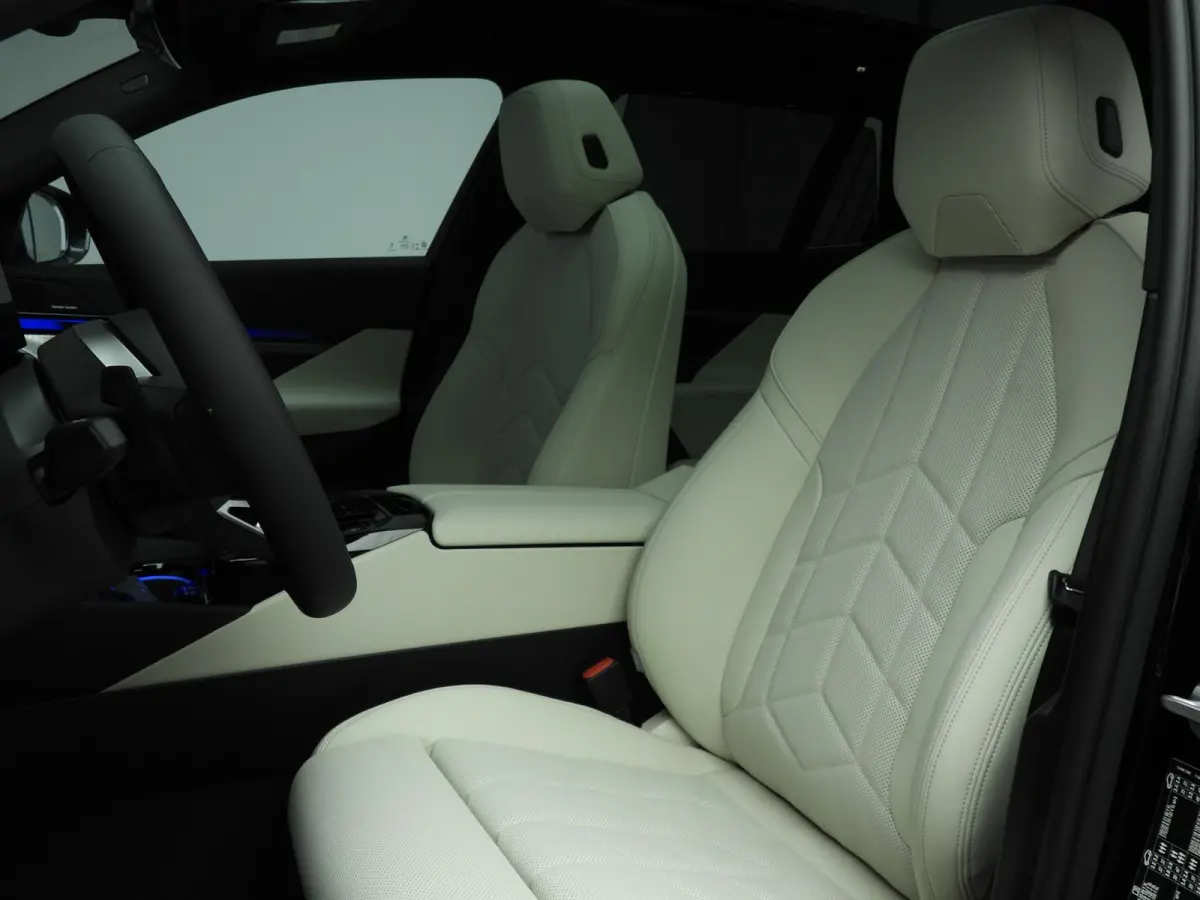 520i M Sportpakket Pro | Innovation Pack | Travel Pack | High Executive | Iconic Glow | Harman Kardon | Panoramadak | Trekhaak | Showroom Selection