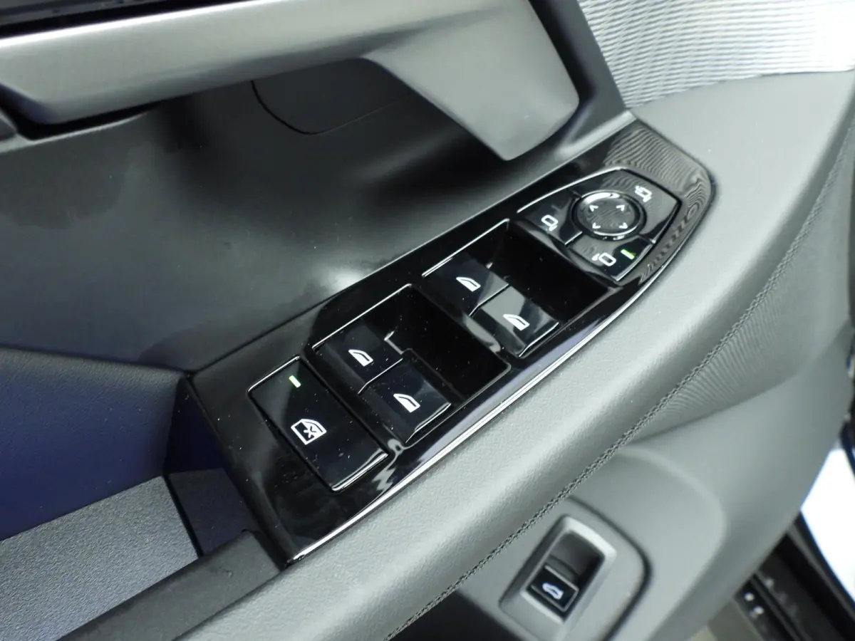 520i M Sportpakket Pro | Innovation Pack | Travel Pack | High Executive | Iconic Glow | Harman Kardon | Panoramadak | Trekhaak | Showroom Selection
