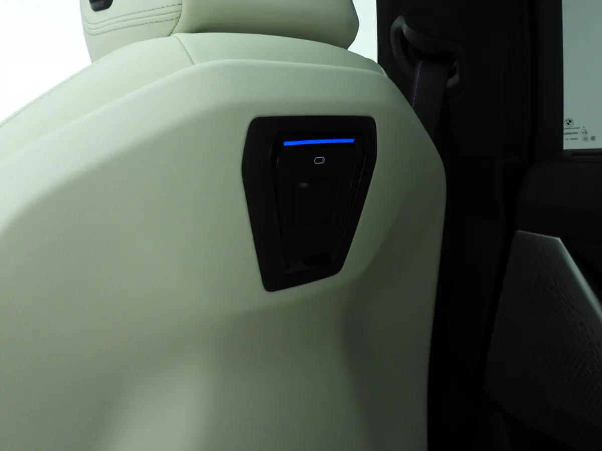 520i M Sportpakket Pro | Innovation Pack | Travel Pack | High Executive | Iconic Glow | Harman Kardon | Panoramadak | Trekhaak | Showroom Selection
