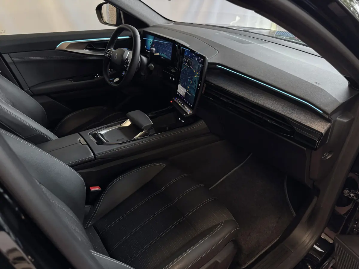 1.3 160PK 4 CILINDER MILD HYBRID PANORAMA 1800 KG TREKGEWICHT TECHNO ELEK.KLEP ELEK.STOEL NAVI STOEL/STUUR/RUIT VERW. LED LEER 1800KG MAX TREKGEWICHT ☑️ Top Auto's Altijd meerdere Renaul