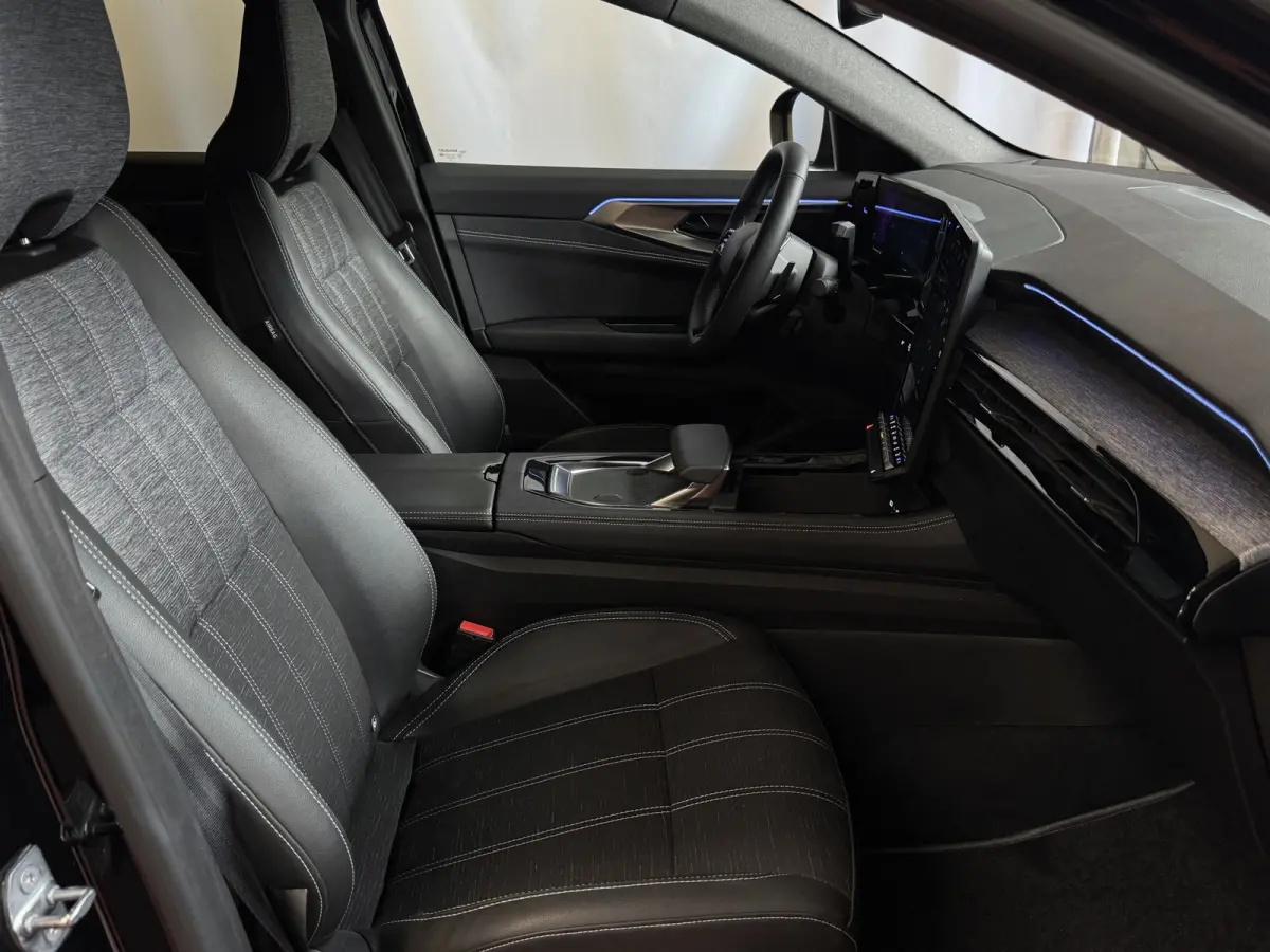 1.3 160PK 4 CILINDER MILD HYBRID PANORAMA 1800 KG TREKGEWICHT TECHNO ELEK.KLEP ELEK.STOEL NAVI STOEL/STUUR/RUIT VERW. LED LEER 1800KG MAX TREKGEWICHT ☑️ Top Auto's Altijd meerdere Renaul