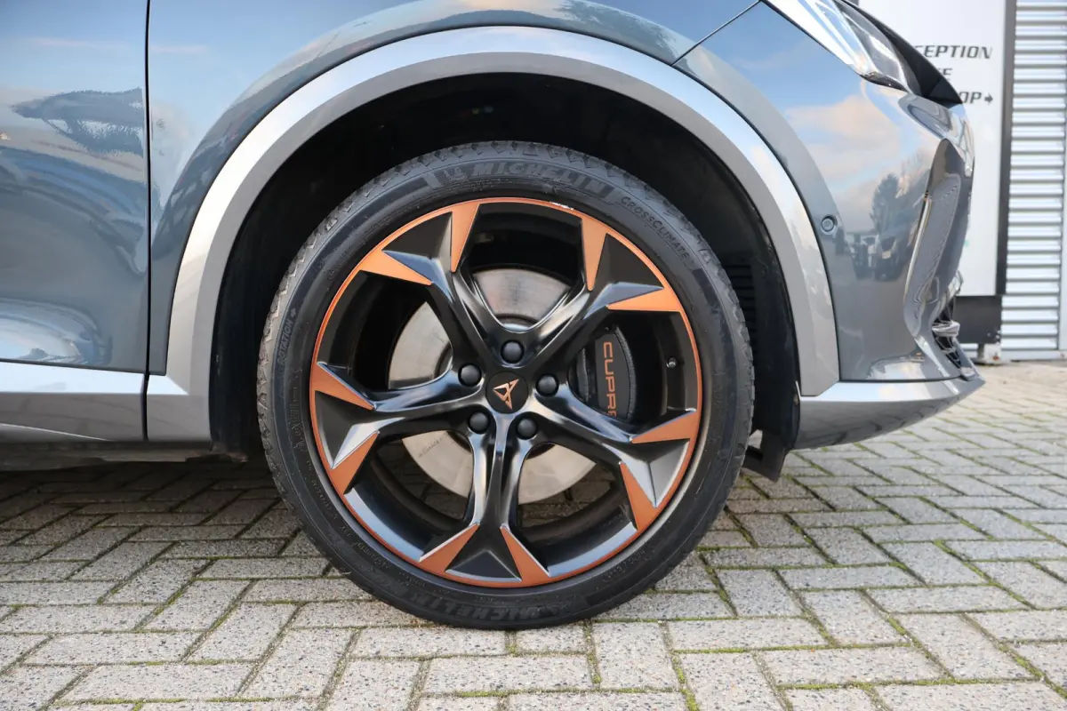 1.4 VZ Copper Edition 245PK | 1e Eigenaar | Dealer Onderh. | BTW | Cupra knop | Sfeer | 360Cam | Winterpack | Matrix LED | Camera | Elek klep | ACC | Climate | Carplay | 1 Laadkabel | Donker