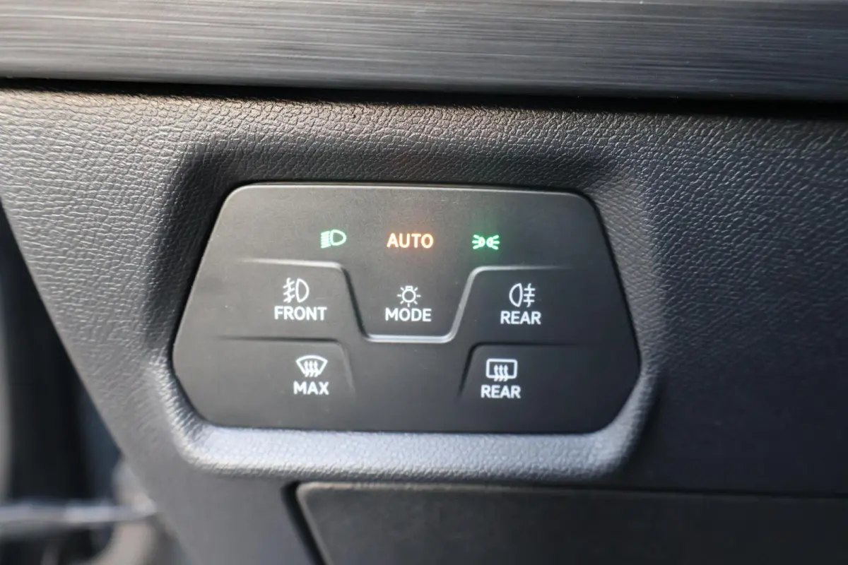 1.4 VZ Copper Edition 245PK | 1e Eigenaar | Dealer Onderh. | BTW | Cupra knop | Sfeer | 360Cam | Winterpack | Matrix LED | Camera | Elek klep | ACC | Climate | Carplay | 1 Laadkabel | Donker