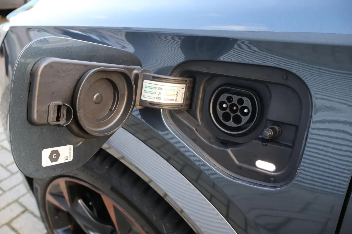 1.4 VZ Copper Edition 245PK | 1e Eigenaar | Dealer Onderh. | BTW | Cupra knop | Sfeer | 360Cam | Winterpack | Matrix LED | Camera | Elek klep | ACC | Climate | Carplay | 1 Laadkabel | Donker