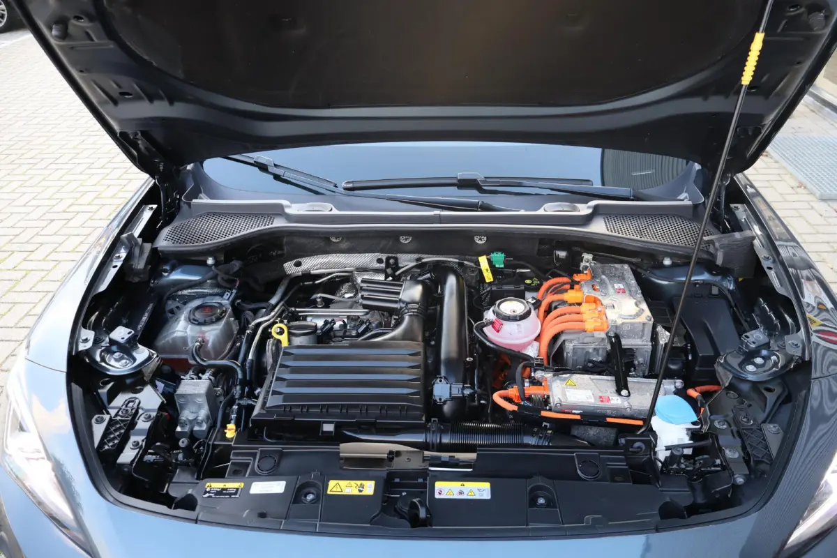 1.4 VZ Copper Edition 245PK | 1e Eigenaar | Dealer Onderh. | BTW | Cupra knop | Sfeer | 360Cam | Winterpack | Matrix LED | Camera | Elek klep | ACC | Climate | Carplay | 1 Laadkabel | Donker
