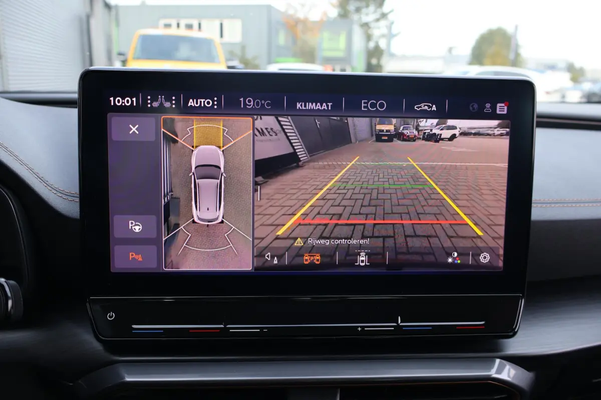 1.4 VZ Copper Edition 245PK | 1e Eigenaar | Dealer Onderh. | BTW | Cupra knop | Sfeer | 360Cam | Winterpack | Matrix LED | Camera | Elek klep | ACC | Climate | Carplay | 1 Laadkabel | Donker