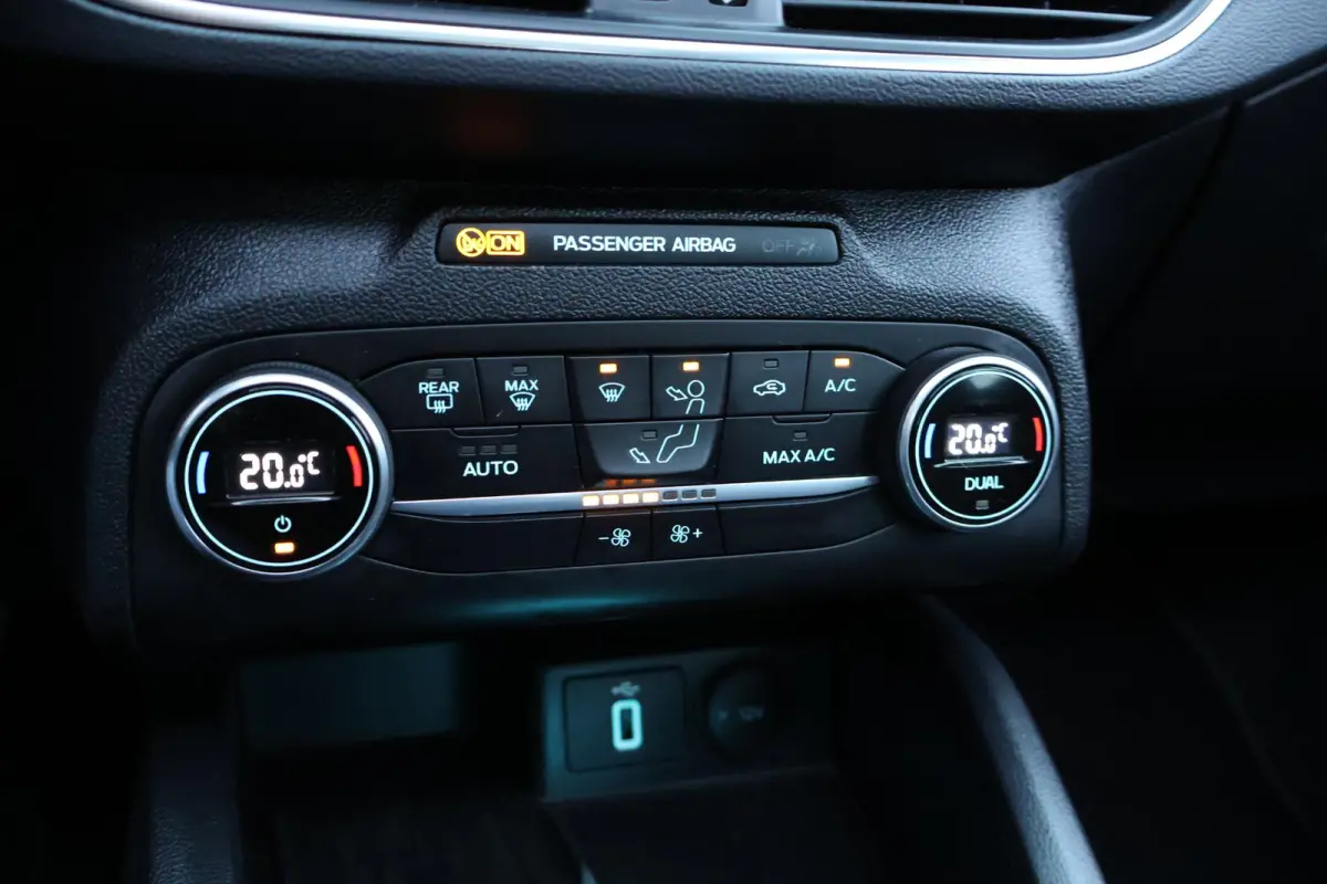 1.0 Hybrid Active Business 1e Eigenaar | NL-Auto | Volledig Onderh | BTW | Pano | B&O | Camera | Navi | Carplay | Bots | ADCruise | Keyless | Full Led | LMV | PDC