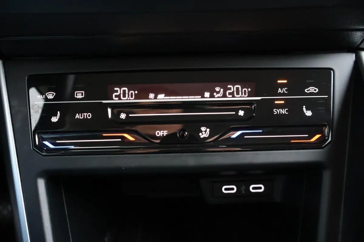 1.0 TSI Life 1e Eigenaar | Volledig Onderh | NL-Auto | BTW | Camera | Navi | Stoelverwarming | Carplay | ACC | Bots | Full Led | DAB | PDC | Start/Stop