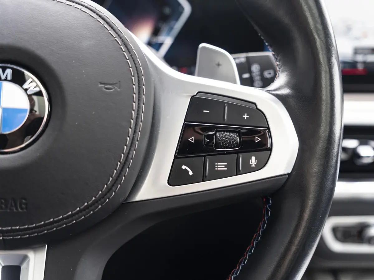 M60i xDrive | M Sportpakket Pro | Comfort Pack | 6-persoons | Bowers & Wilkins | Comfort Access | Soft-Close | Sky Lounge | Massagefunctie | 23'' |