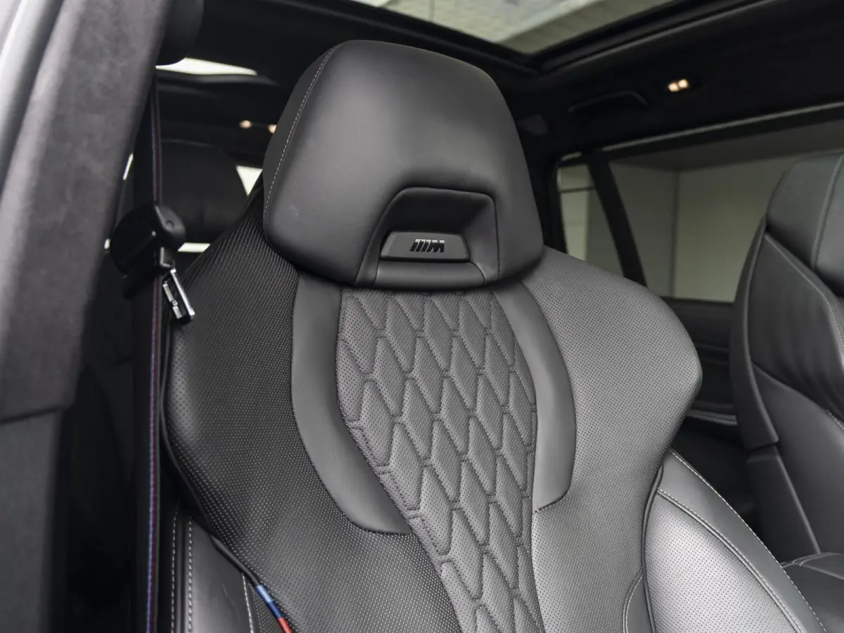 M60i xDrive | M Sportpakket Pro | Comfort Pack | 6-persoons | Bowers & Wilkins | Comfort Access | Soft-Close | Sky Lounge | Massagefunctie | 23'' |