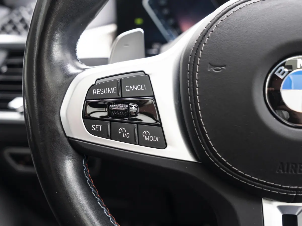 M60i xDrive | M Sportpakket Pro | Comfort Pack | 6-persoons | Bowers & Wilkins | Comfort Access | Soft-Close | Sky Lounge | Massagefunctie | 23'' |