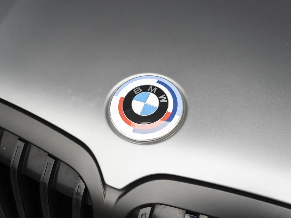 M60i xDrive | M Sportpakket Pro | Comfort Pack | 6-persoons | Bowers & Wilkins | Comfort Access | Soft-Close | Sky Lounge | Massagefunctie | 23'' |