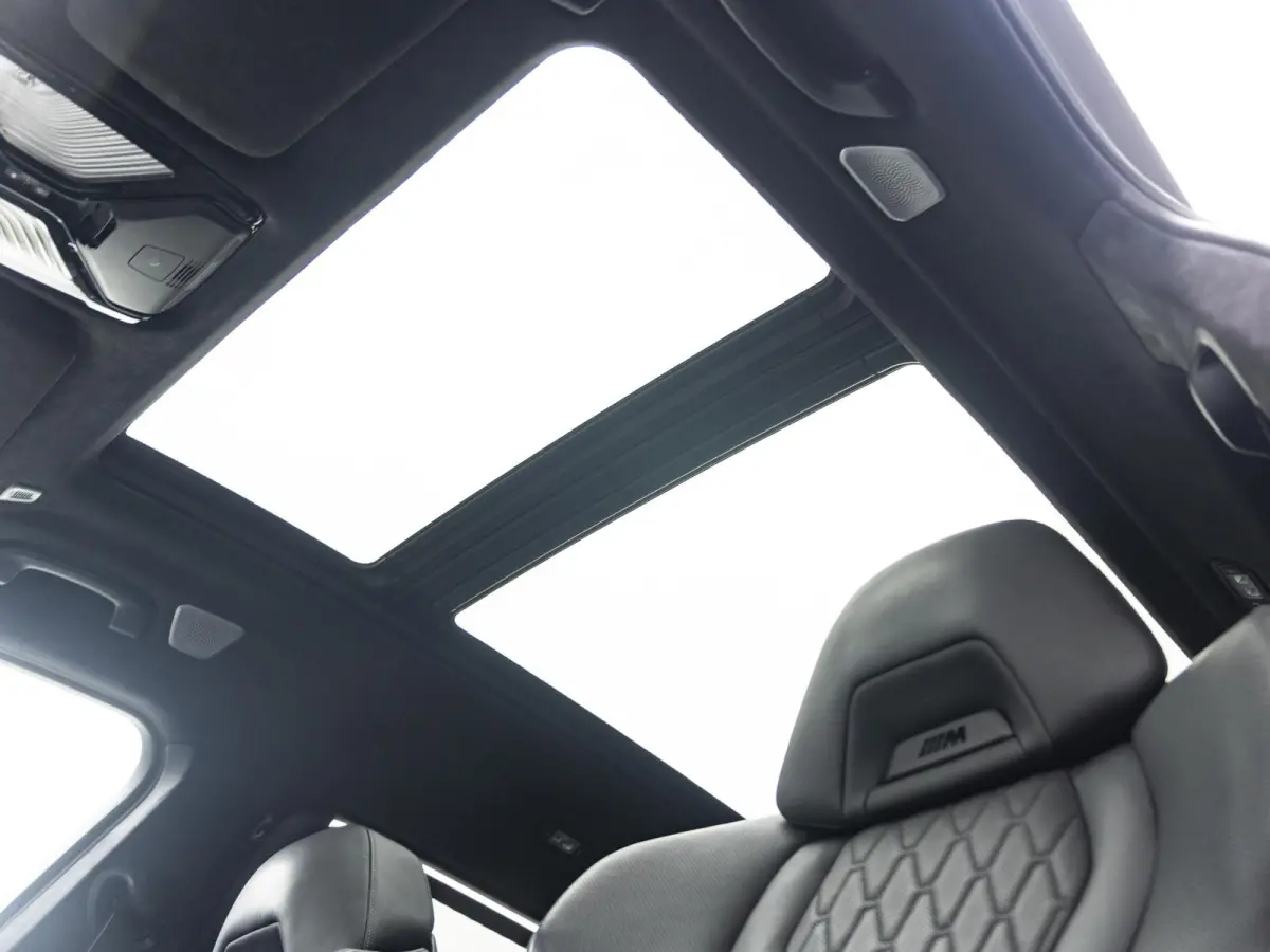 M60i xDrive | M Sportpakket Pro | Comfort Pack | 6-persoons | Bowers & Wilkins | Comfort Access | Soft-Close | Sky Lounge | Massagefunctie | 23'' |