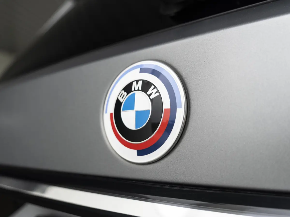 M60i xDrive | M Sportpakket Pro | Comfort Pack | 6-persoons | Bowers & Wilkins | Comfort Access | Soft-Close | Sky Lounge | Massagefunctie | 23'' |