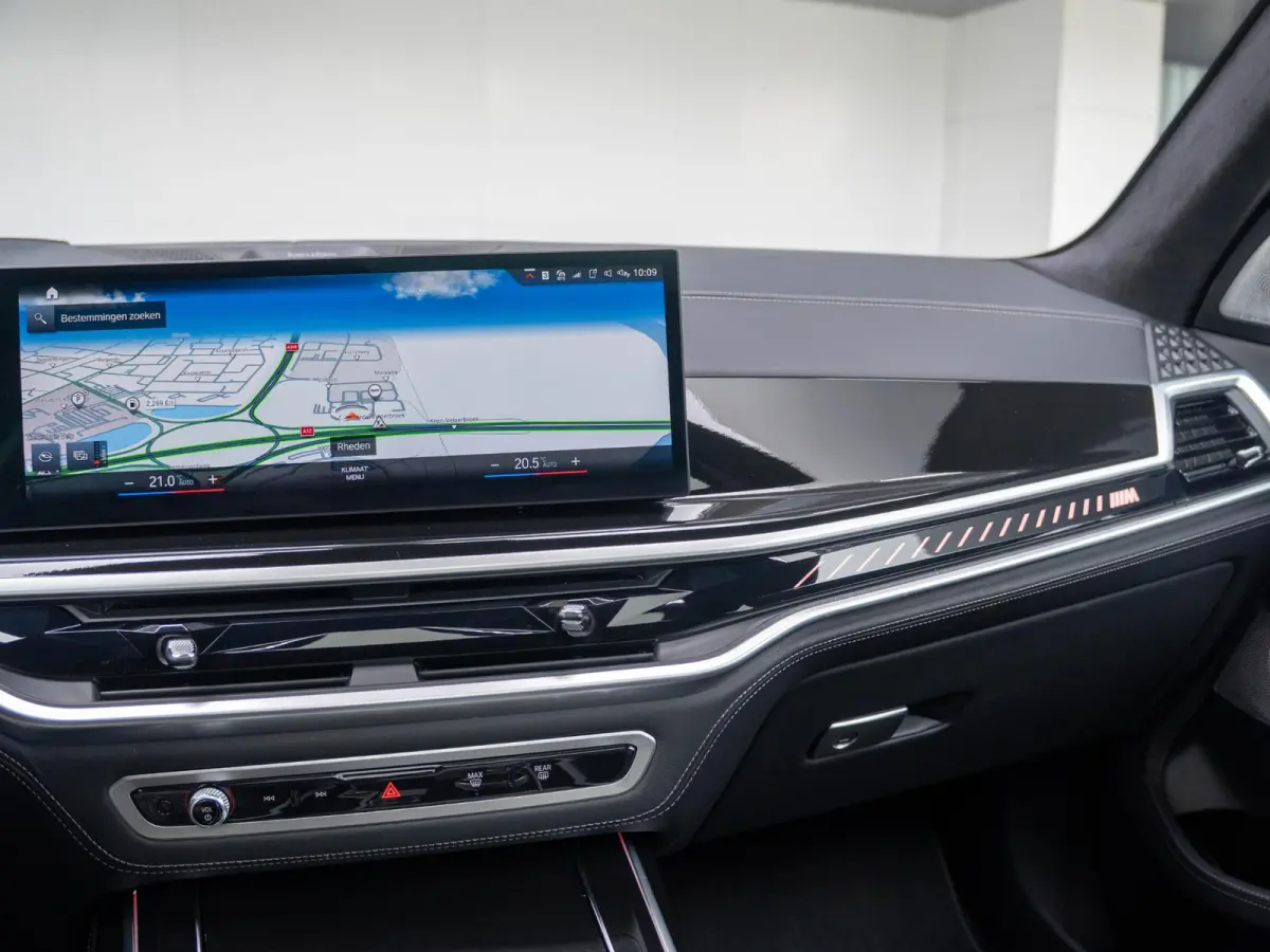 M60i xDrive | M Sportpakket Pro | Comfort Pack | 6-persoons | Bowers & Wilkins | Comfort Access | Soft-Close | Sky Lounge | Massagefunctie | 23'' |