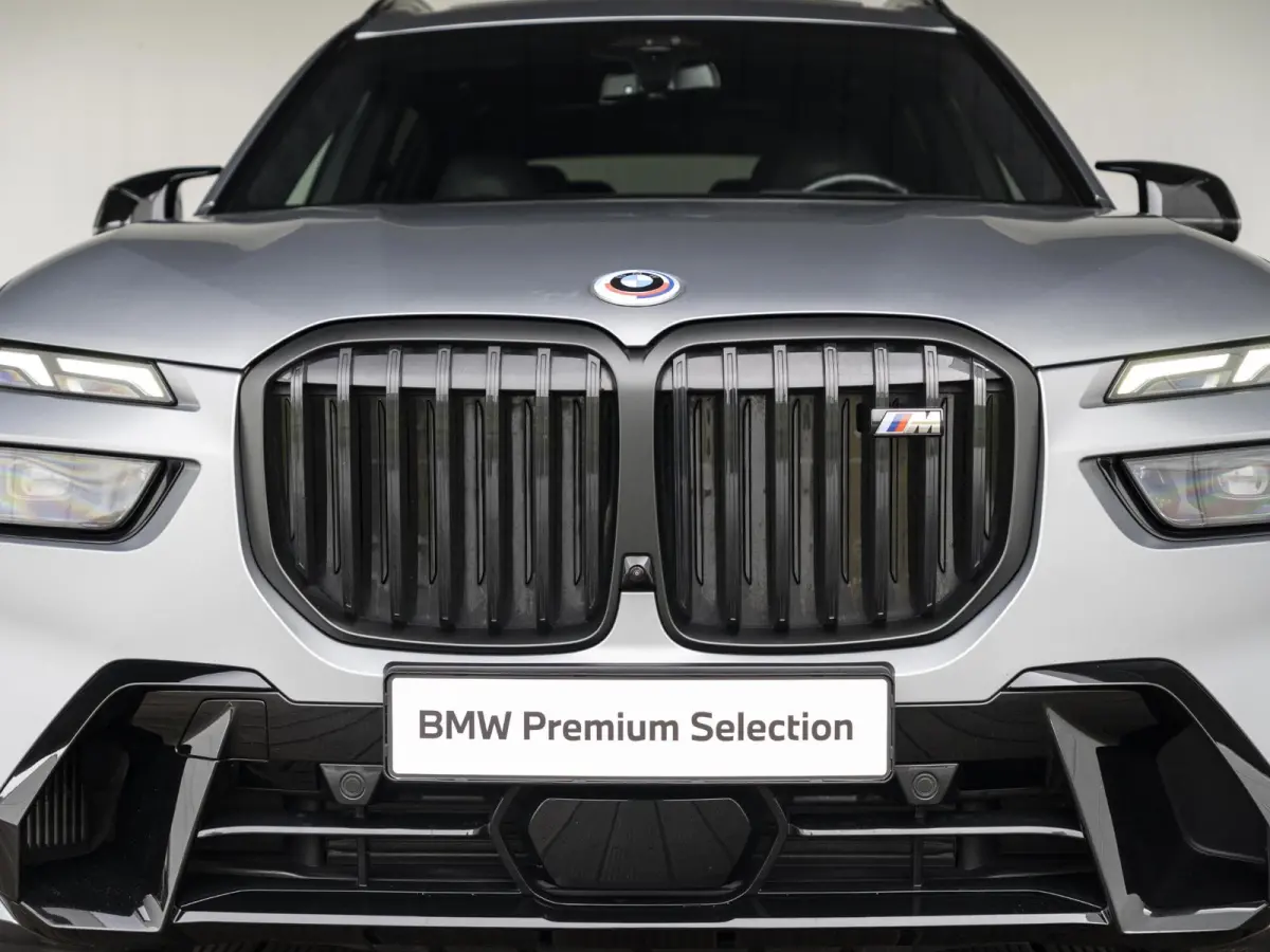 M60i xDrive | M Sportpakket Pro | Comfort Pack | 6-persoons | Bowers & Wilkins | Comfort Access | Soft-Close | Sky Lounge | Massagefunctie | 23'' |