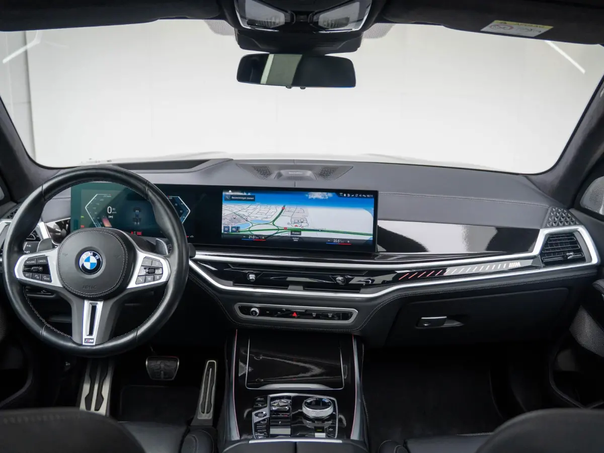 M60i xDrive | M Sportpakket Pro | Comfort Pack | 6-persoons | Bowers & Wilkins | Comfort Access | Soft-Close | Sky Lounge | Massagefunctie | 23'' |