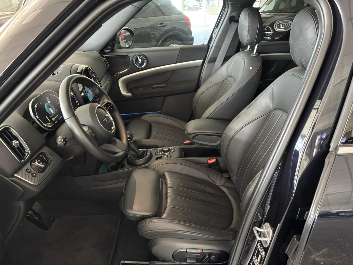 Cooper ALL4 MINI Yours Adaptive cruise Leder Panoramadak, Harman Kardon Head up Memory seats Adaptive Cruise