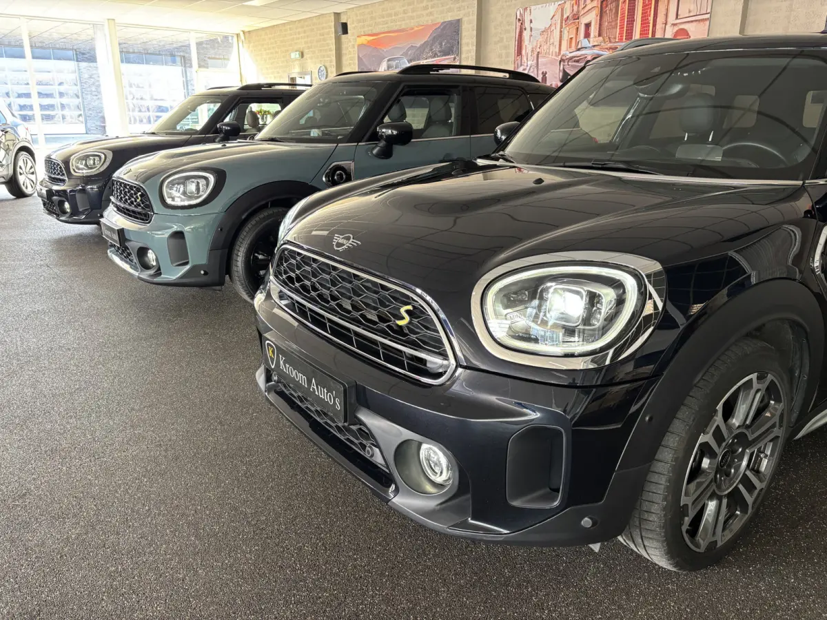 Cooper ALL4 MINI Yours Adaptive cruise Leder Panoramadak, Harman Kardon Head up Memory seats Adaptive Cruise