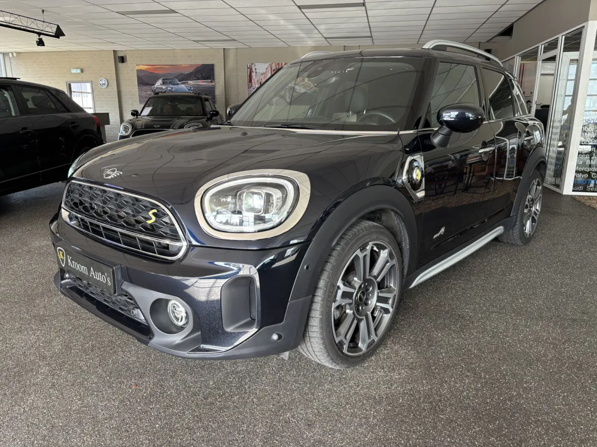 Cooper ALL4 MINI Yours Adaptive cruise Leder Panoramadak, Harman Kardon Head up Memory seats Adaptive Cruise