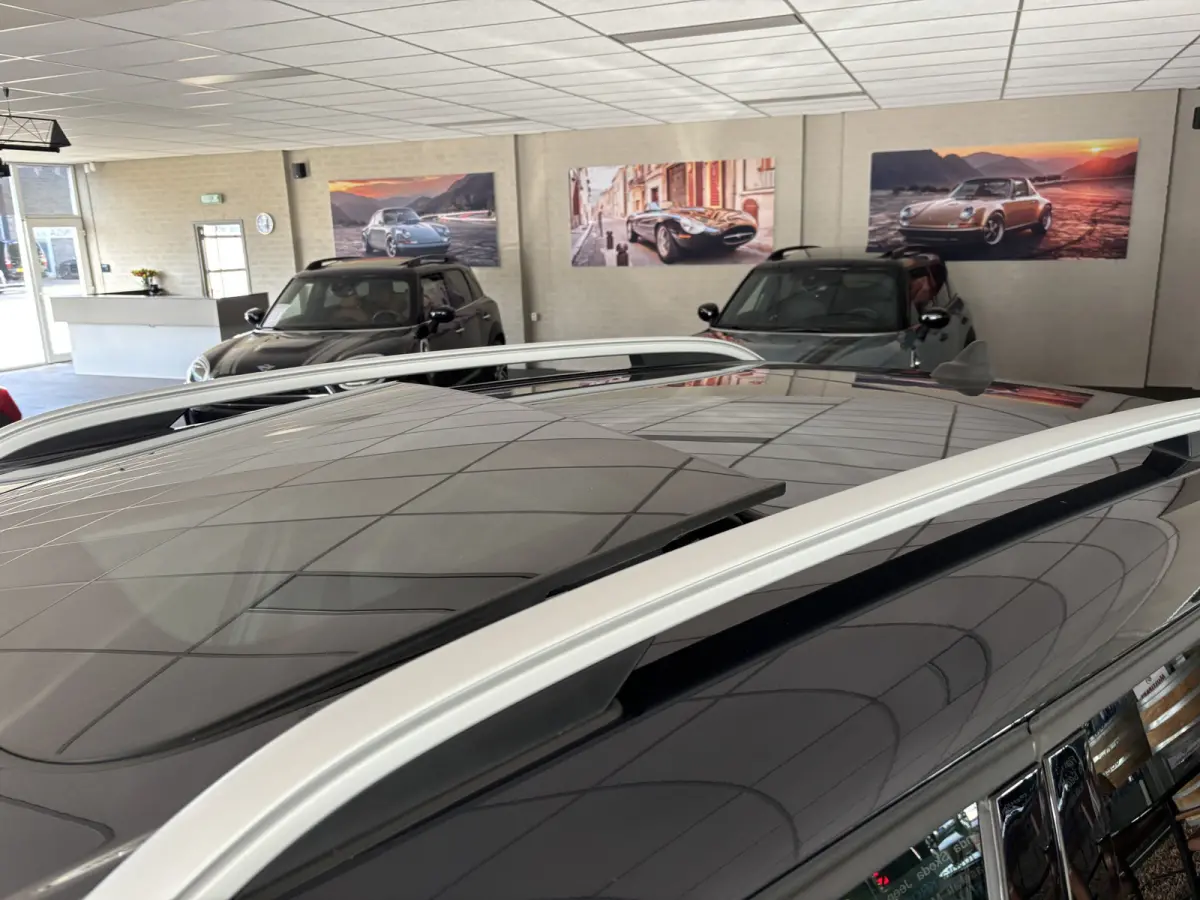 Cooper ALL4 MINI Yours Adaptive cruise Leder Panoramadak, Harman Kardon Head up Memory seats Adaptive Cruise