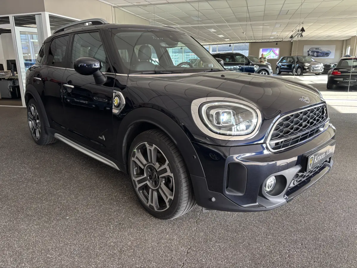 Cooper ALL4 MINI Yours Adaptive cruise Leder Panoramadak, Harman Kardon Head up Memory seats Adaptive Cruise