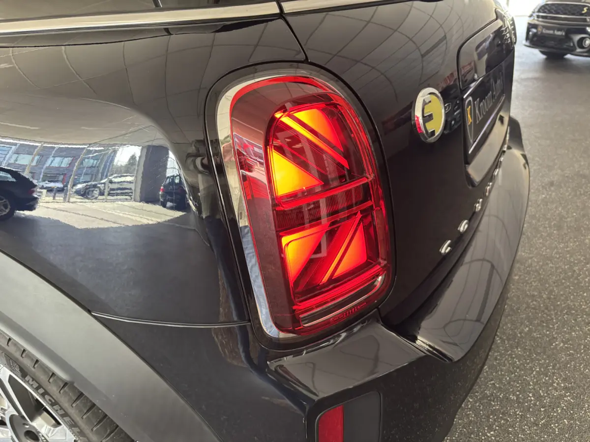 Cooper ALL4 MINI Yours Adaptive cruise Leder Panoramadak, Harman Kardon Head up Memory seats Adaptive Cruise