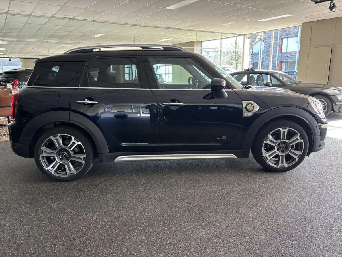 Cooper ALL4 MINI Yours Adaptive cruise Leder Panoramadak, Harman Kardon Head up Memory seats Adaptive Cruise