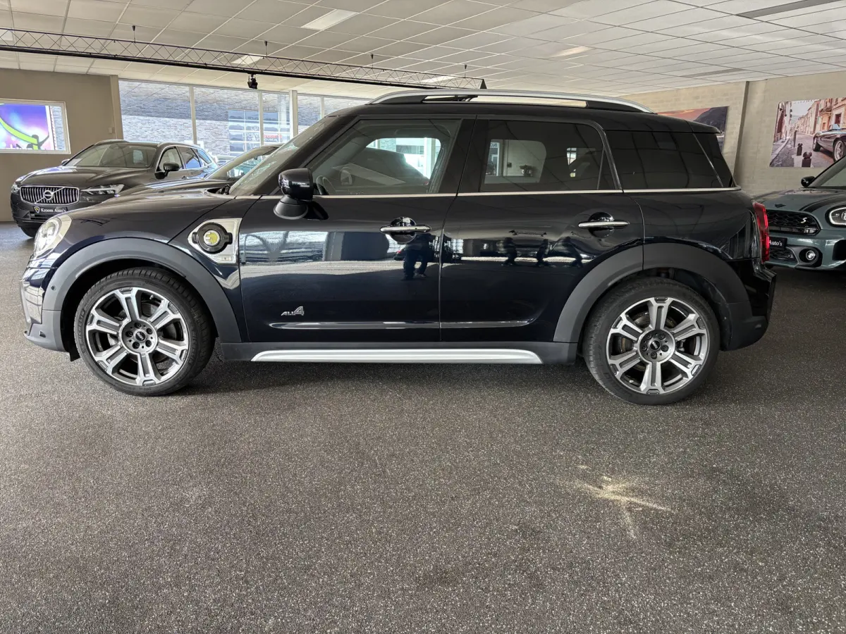 Cooper ALL4 MINI Yours Adaptive cruise Leder Panoramadak, Harman Kardon Head up Memory seats Adaptive Cruise