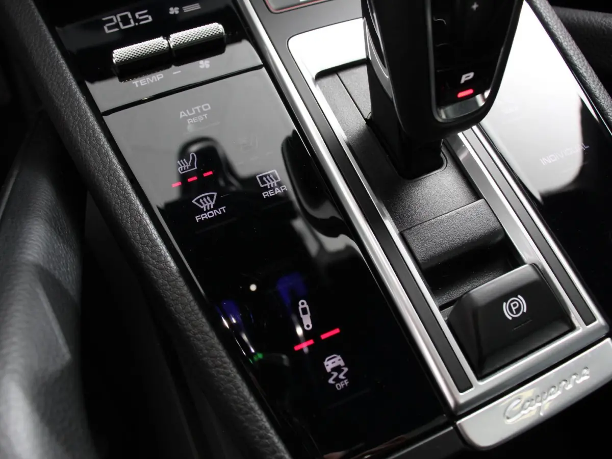 3.0 E-Hybrid 476pk Platinum Edition Leder Panorama dak Luchtvering Comfortstoelen Electrische Navigatie Climate Control Cruise control Lichtmetalen velgen Apple Carplay/ Android Auto