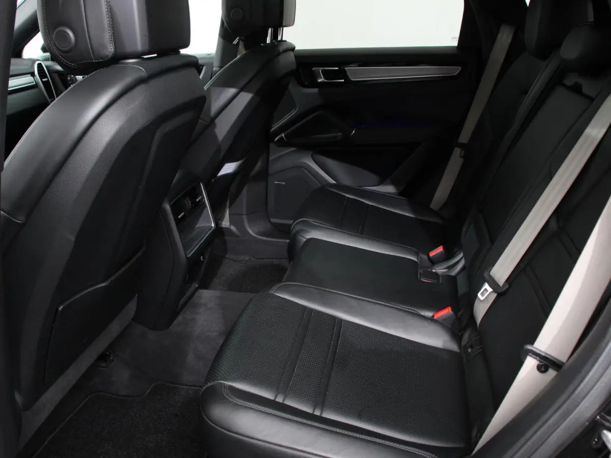 3.0 E-Hybrid 476pk Platinum Edition Leder Panorama dak Luchtvering Comfortstoelen Electrische Navigatie Climate Control Cruise control Lichtmetalen velgen Apple Carplay/ Android Auto