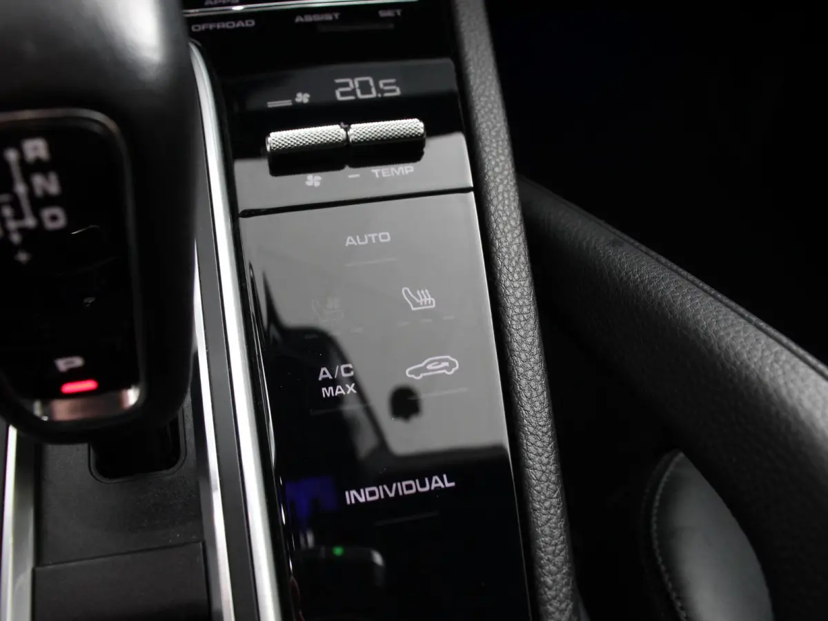 3.0 E-Hybrid 476pk Platinum Edition Leder Panorama dak Luchtvering Comfortstoelen Electrische Navigatie Climate Control Cruise control Lichtmetalen velgen Apple Carplay/ Android Auto