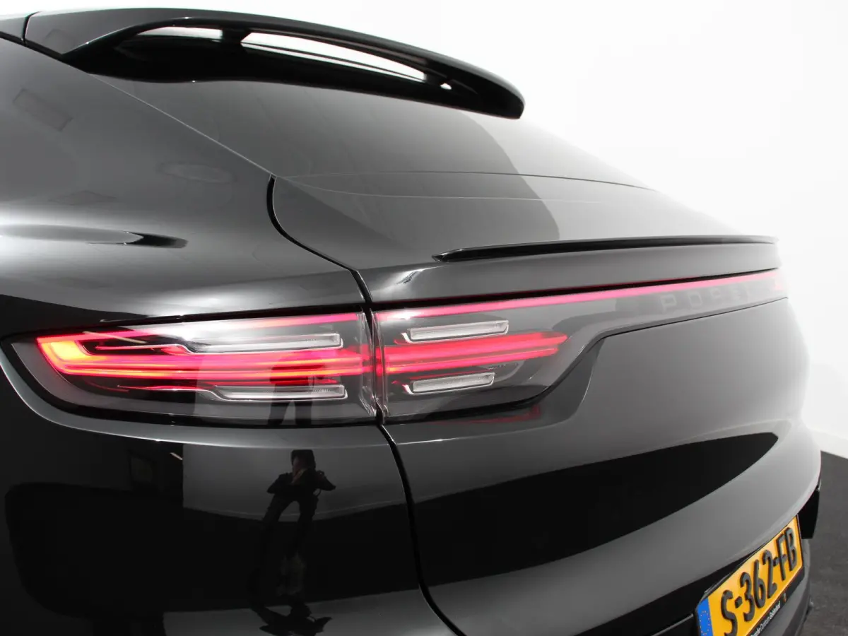 3.0 E-Hybrid 476pk Platinum Edition Leder Panorama dak Luchtvering Comfortstoelen Electrische Navigatie Climate Control Cruise control Lichtmetalen velgen Apple Carplay/ Android Auto