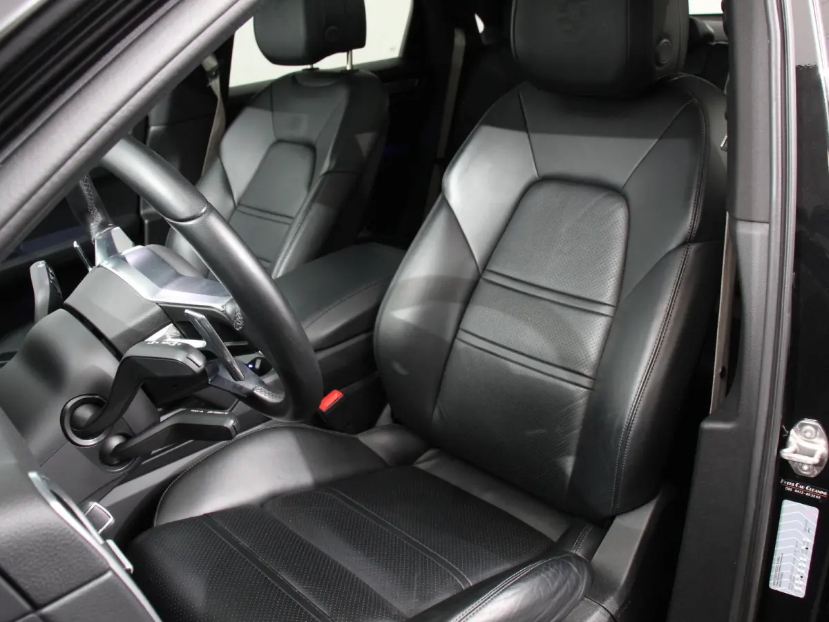 3.0 E-Hybrid 476pk Platinum Edition Leder Panorama dak Luchtvering Comfortstoelen Electrische Navigatie Climate Control Cruise control Lichtmetalen velgen Apple Carplay/ Android Auto