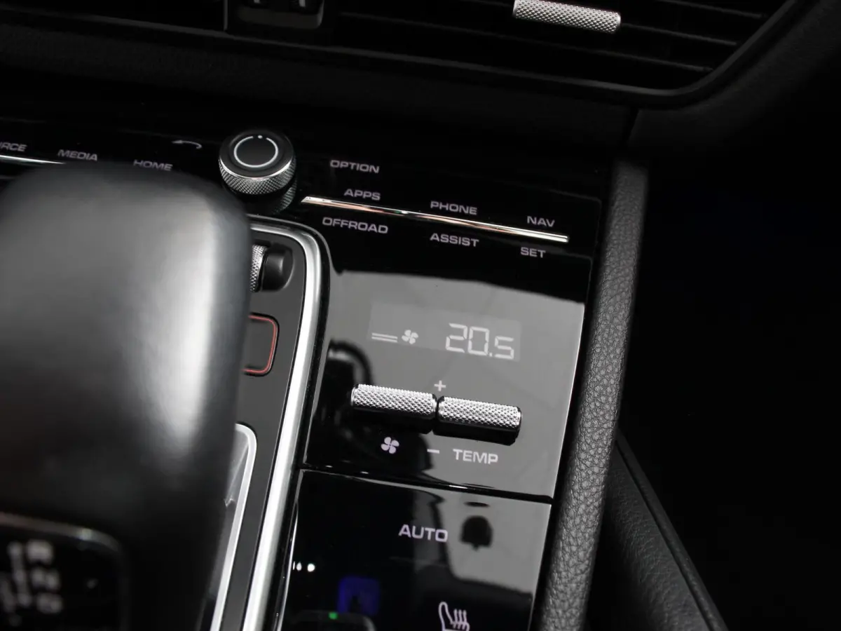 3.0 E-Hybrid 476pk Platinum Edition Leder Panorama dak Luchtvering Comfortstoelen Electrische Navigatie Climate Control Cruise control Lichtmetalen velgen Apple Carplay/ Android Auto